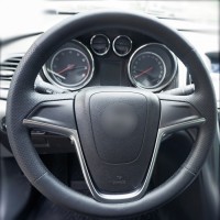 Оплетка на руль из натуральной кожи Opel Zafira C 2011-2016 г.в. (для руля без штатной кожи и кнопок, черная)
